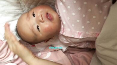 【人妻喂奶系列】第1弹 绝美少妇喂奶，太有味道了，好像艹她逼，吃她奶呀，羡慕了！